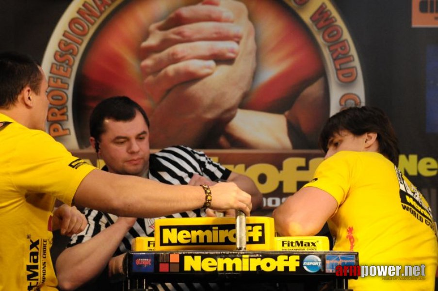 Nemiroff 2009 - Day 1 - Left hand # Siłowanie na ręce # Armwrestling # Armpower.net