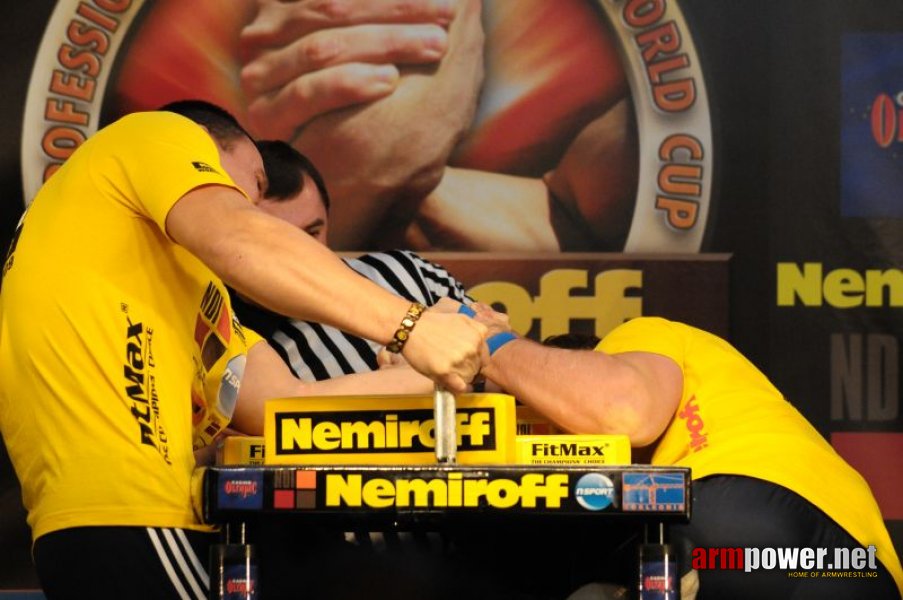 Nemiroff 2009 - Day 1 - Left hand # Siłowanie na ręce # Armwrestling # Armpower.net