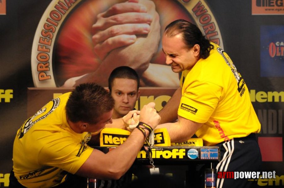 Nemiroff 2009 - Day 1 - Left hand # Siłowanie na ręce # Armwrestling # Armpower.net