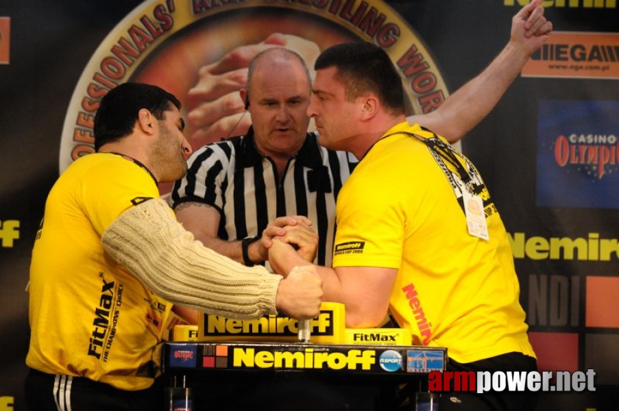 Nemiroff 2009 - Day 1 - Left hand # Siłowanie na ręce # Armwrestling # Armpower.net