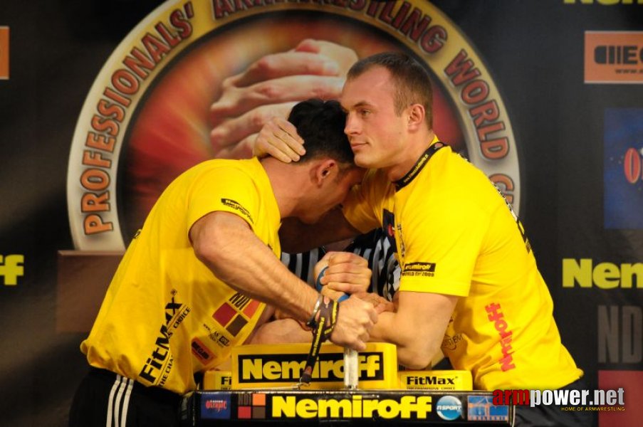 Nemiroff 2009 - Day 1 - Left hand # Siłowanie na ręce # Armwrestling # Armpower.net