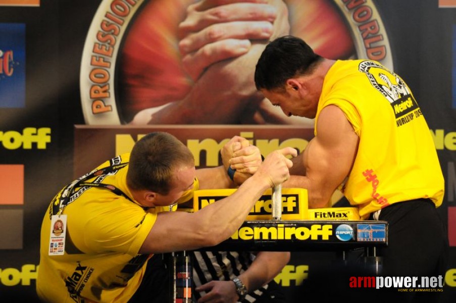 Nemiroff 2009 - Day 1 - Left hand # Siłowanie na ręce # Armwrestling # Armpower.net