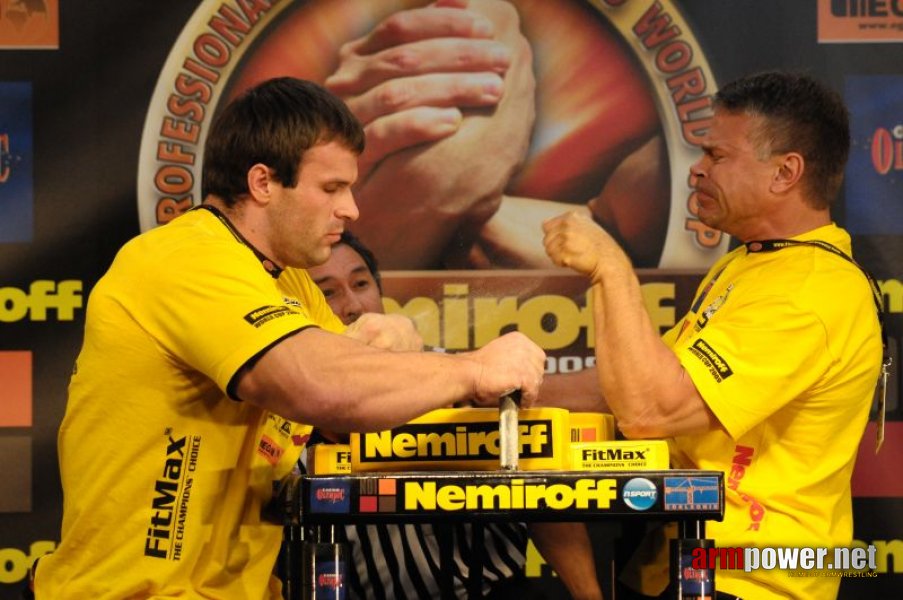 Nemiroff 2009 - Day 1 - Left hand # Siłowanie na ręce # Armwrestling # Armpower.net