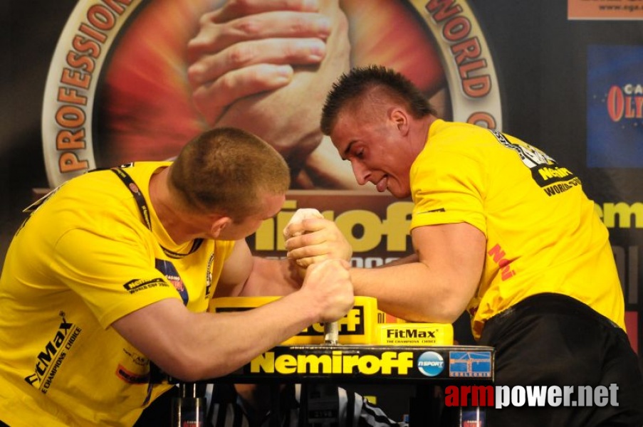 Nemiroff 2009 - Day 1 - Left hand # Siłowanie na ręce # Armwrestling # Armpower.net