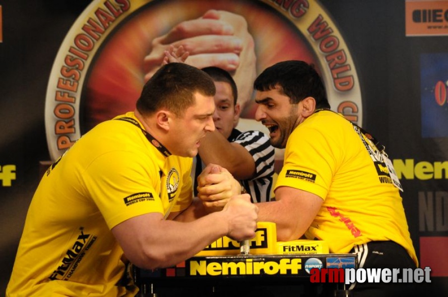 Nemiroff 2009 - Day 1 - Left hand # Siłowanie na ręce # Armwrestling # Armpower.net