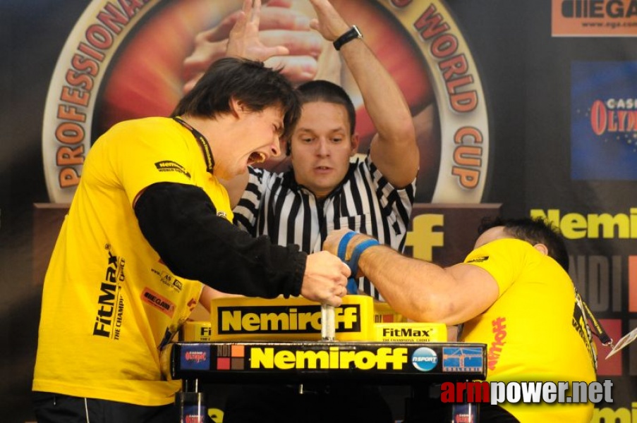 Nemiroff 2009 - Day 1 - Left hand # Siłowanie na ręce # Armwrestling # Armpower.net