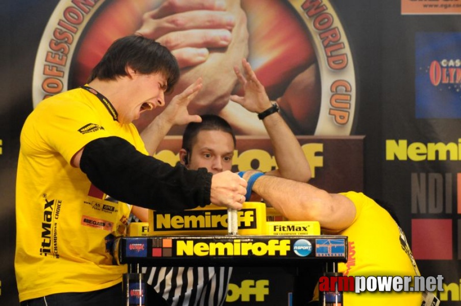 Nemiroff 2009 - Day 1 - Left hand # Siłowanie na ręce # Armwrestling # Armpower.net