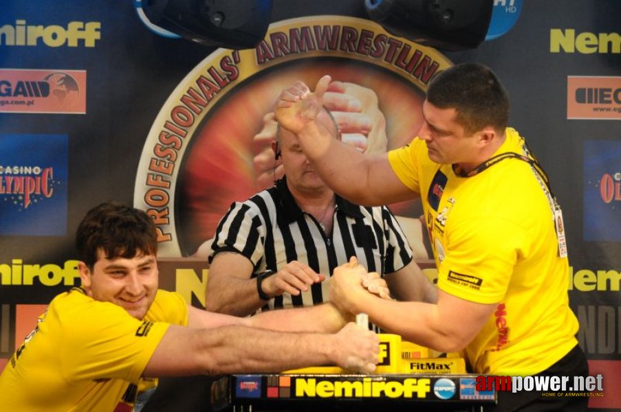 Nemiroff 2009 - Day 1 - Left hand # Siłowanie na ręce # Armwrestling # Armpower.net