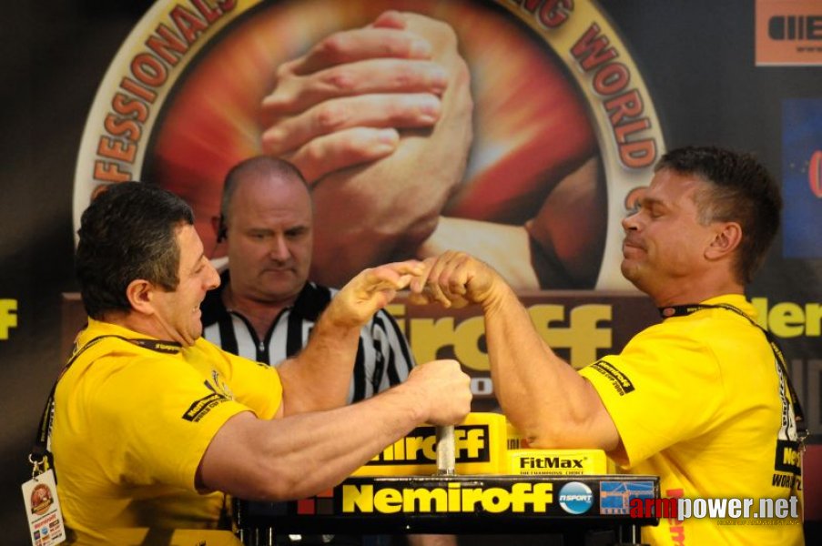 Nemiroff 2009 - Day 1 - Left hand # Siłowanie na ręce # Armwrestling # Armpower.net