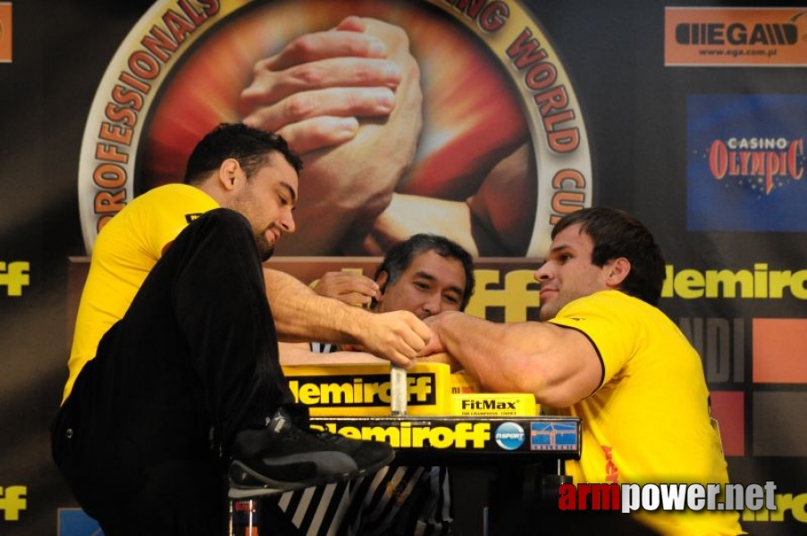 Nemiroff 2009 - Day 1 - Left hand # Siłowanie na ręce # Armwrestling # Armpower.net