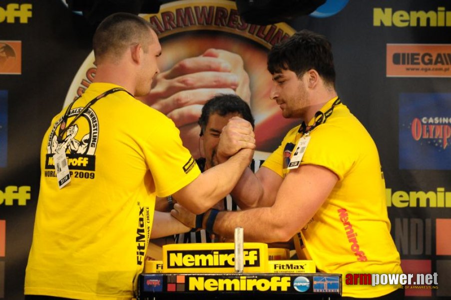 Nemiroff 2009 - Day 1 - Left hand # Siłowanie na ręce # Armwrestling # Armpower.net