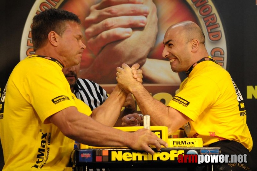 Nemiroff 2009 - Day 1 - Left hand # Siłowanie na ręce # Armwrestling # Armpower.net