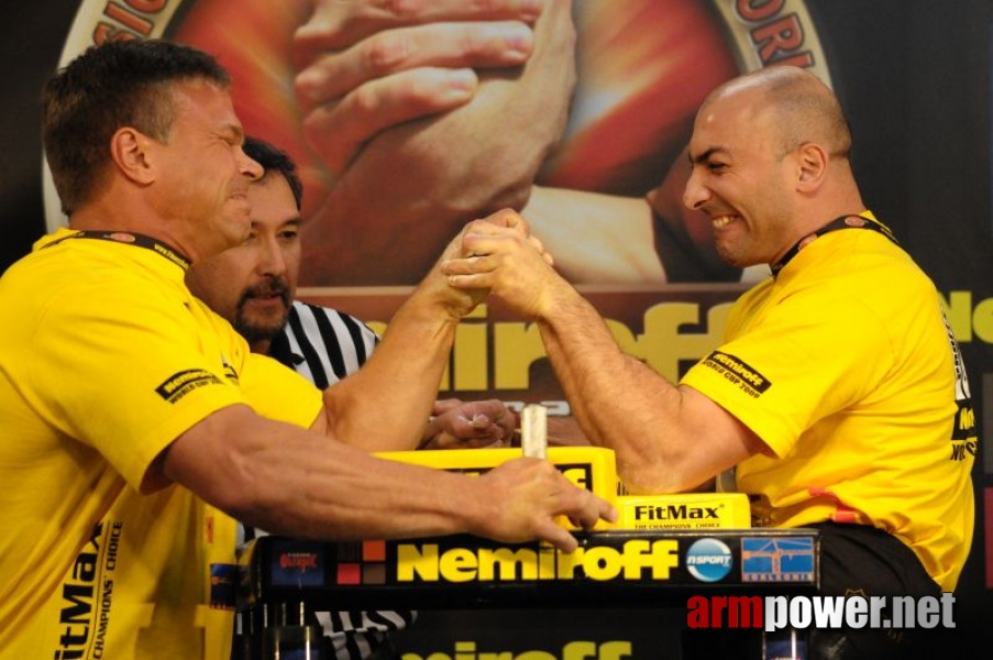 Nemiroff 2009 - Day 1 - Left hand # Siłowanie na ręce # Armwrestling # Armpower.net