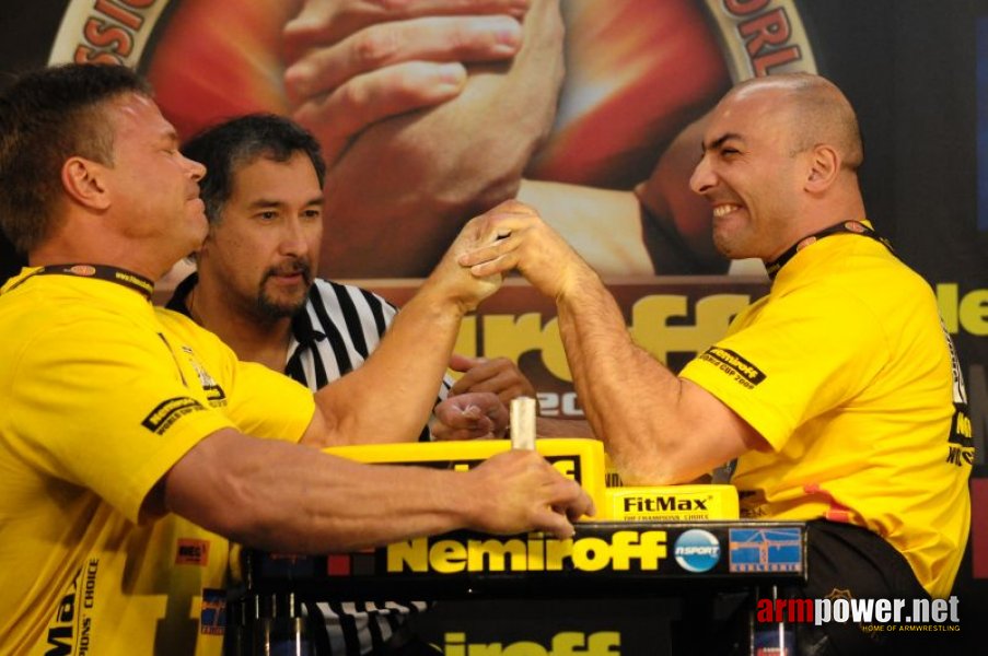 Nemiroff 2009 - Day 1 - Left hand # Siłowanie na ręce # Armwrestling # Armpower.net