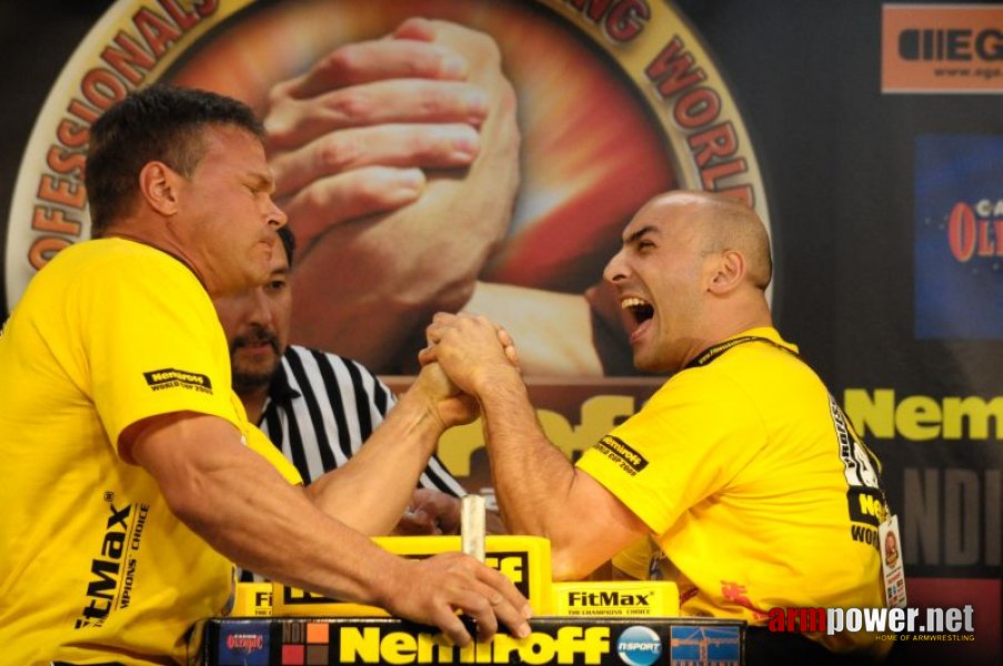 Nemiroff 2009 - Day 1 - Left hand # Siłowanie na ręce # Armwrestling # Armpower.net