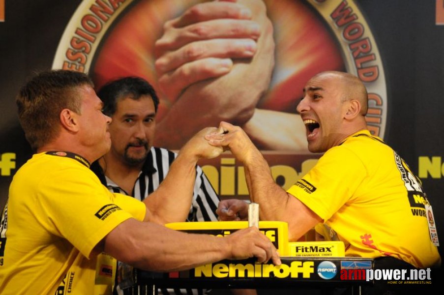 Nemiroff 2009 - Day 1 - Left hand # Siłowanie na ręce # Armwrestling # Armpower.net