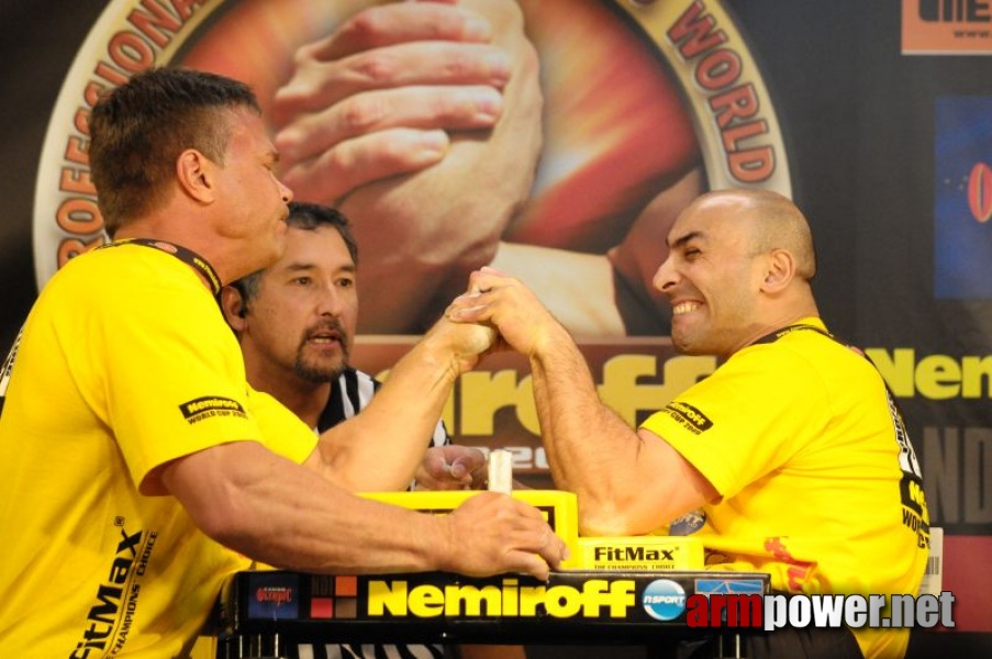 Nemiroff 2009 - Day 1 - Left hand # Siłowanie na ręce # Armwrestling # Armpower.net