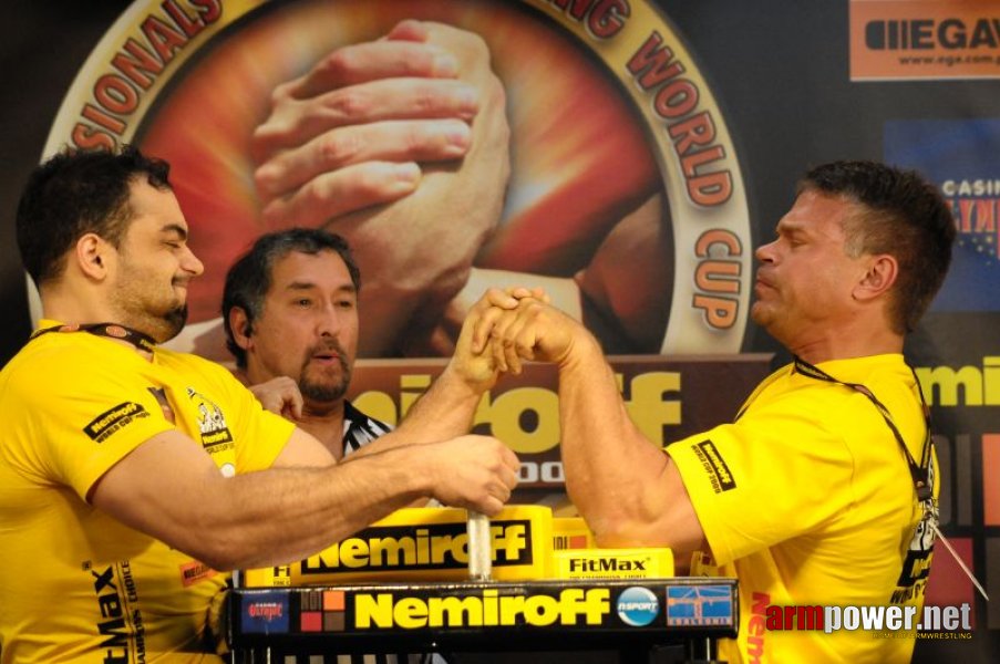 Nemiroff 2009 - Day 1 - Left hand # Siłowanie na ręce # Armwrestling # Armpower.net