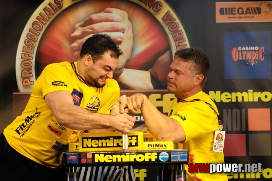 Nemiroff 2009 - Day 1 - Left hand # Siłowanie na ręce # Armwrestling # Armpower.net