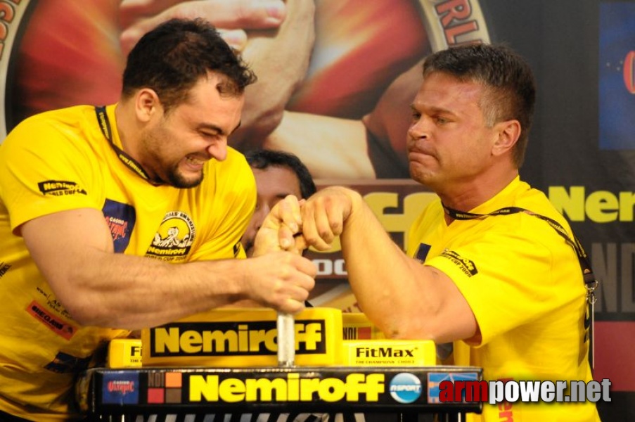 Nemiroff 2009 - Day 1 - Left hand # Siłowanie na ręce # Armwrestling # Armpower.net