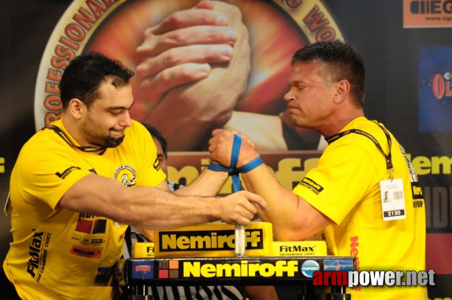 Nemiroff 2009 - Day 1 - Left hand # Siłowanie na ręce # Armwrestling # Armpower.net