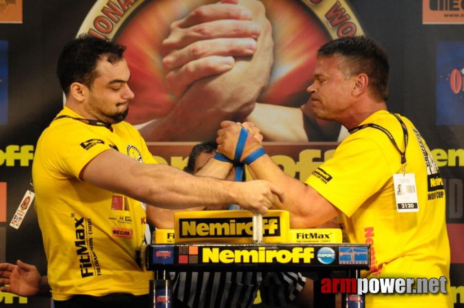 Nemiroff 2009 - Day 1 - Left hand # Siłowanie na ręce # Armwrestling # Armpower.net