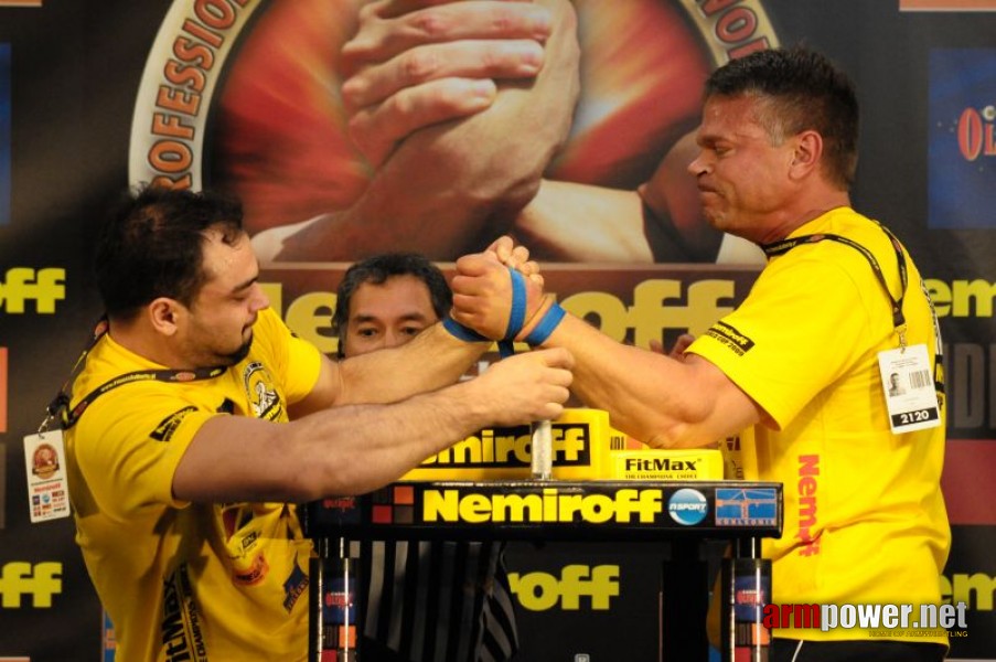 Nemiroff 2009 - Day 1 - Left hand # Siłowanie na ręce # Armwrestling # Armpower.net