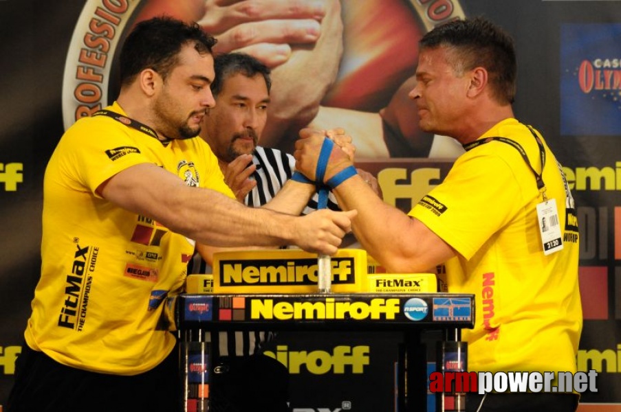 Nemiroff 2009 - Day 1 - Left hand # Siłowanie na ręce # Armwrestling # Armpower.net