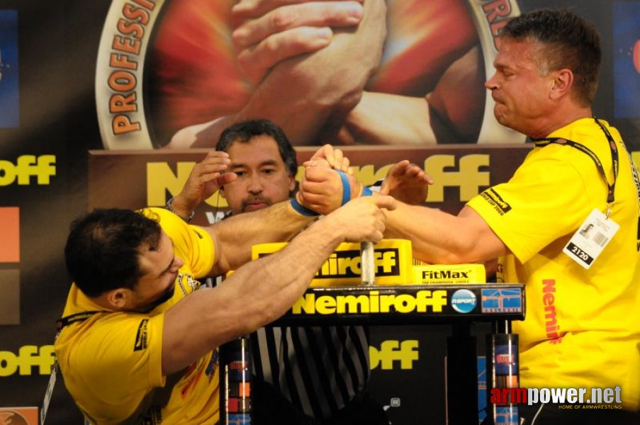 Nemiroff 2009 - Day 1 - Left hand # Armwrestling # Armpower.net