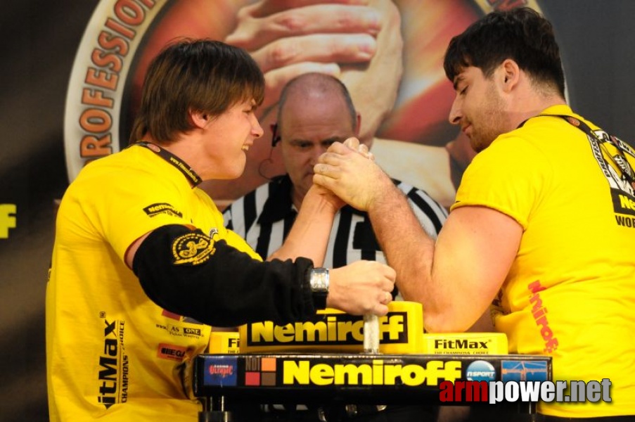 Nemiroff 2009 - Day 1 - Left hand # Siłowanie na ręce # Armwrestling # Armpower.net