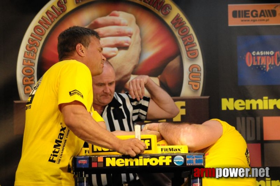 Nemiroff 2009 - Day 1 - Left hand # Siłowanie na ręce # Armwrestling # Armpower.net