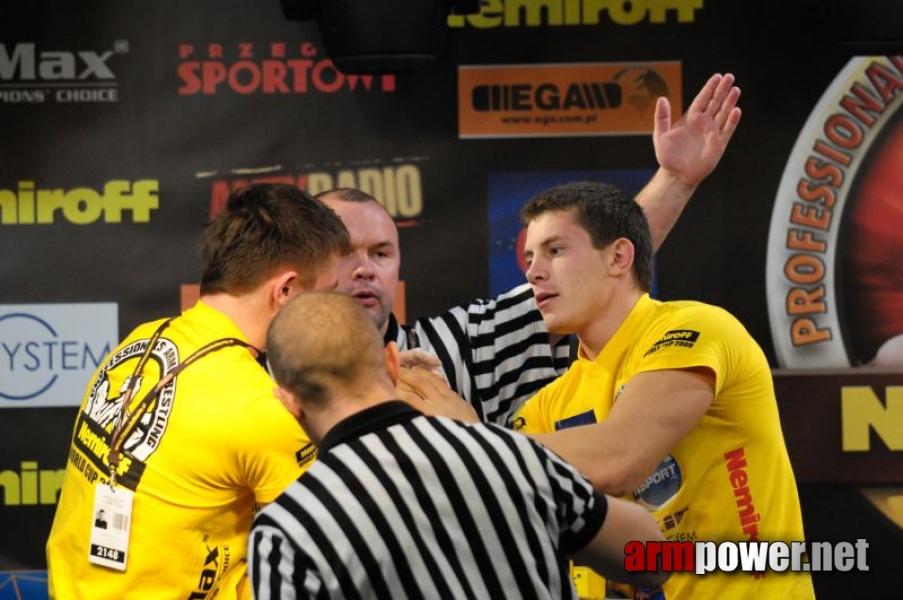 Nemiroff 2009 - Day 2 - Right hand # Siłowanie na ręce # Armwrestling # Armpower.net