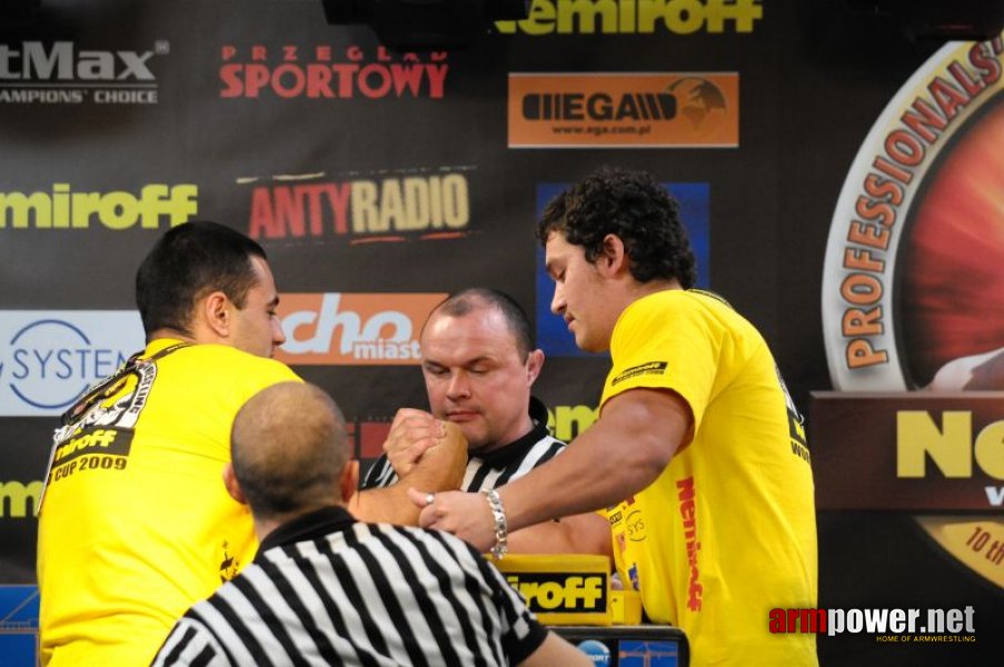 Nemiroff 2009 - Day 2 - Right hand # Armwrestling # Armpower.net