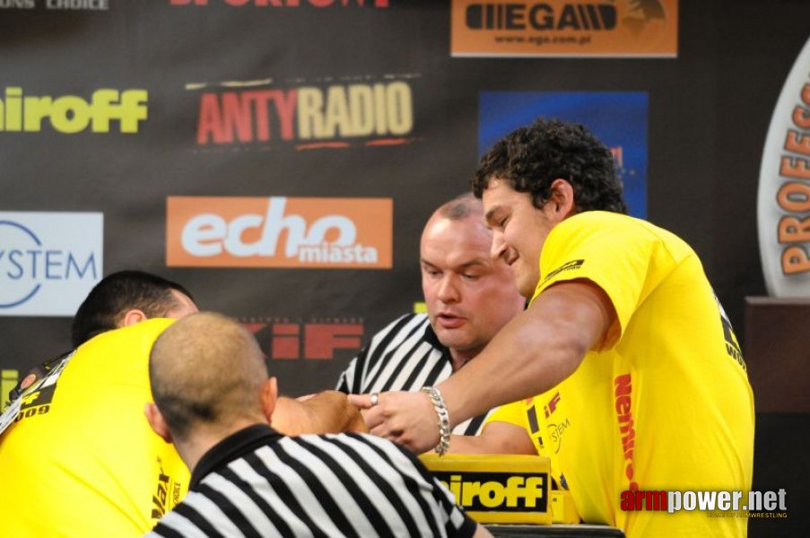 Nemiroff 2009 - Day 2 - Right hand # Siłowanie na ręce # Armwrestling # Armpower.net