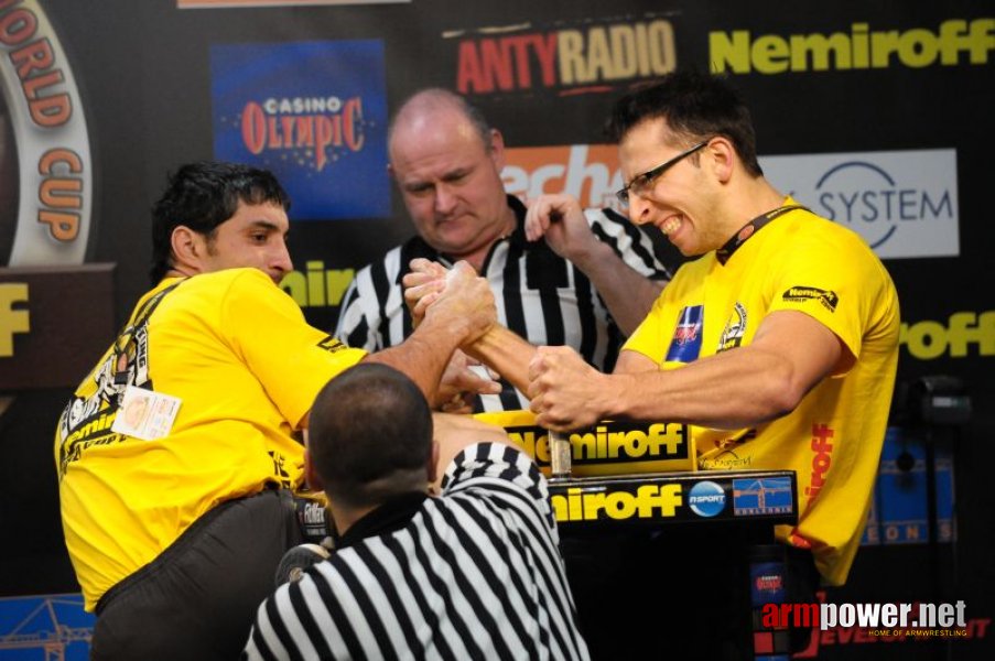 Nemiroff 2009 - Day 2 - Right hand # Siłowanie na ręce # Armwrestling # Armpower.net