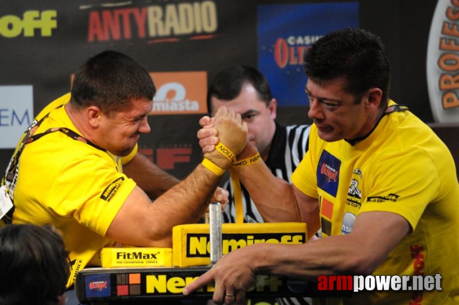 Nemiroff 2009 - Day 2 - Right hand # Siłowanie na ręce # Armwrestling # Armpower.net