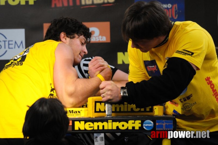 Nemiroff 2009 - Day 2 - Right hand # Siłowanie na ręce # Armwrestling # Armpower.net