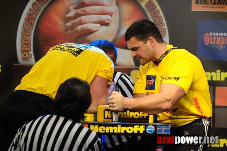 Nemiroff 2009 - Day 2 - Right hand # Armwrestling # Armpower.net