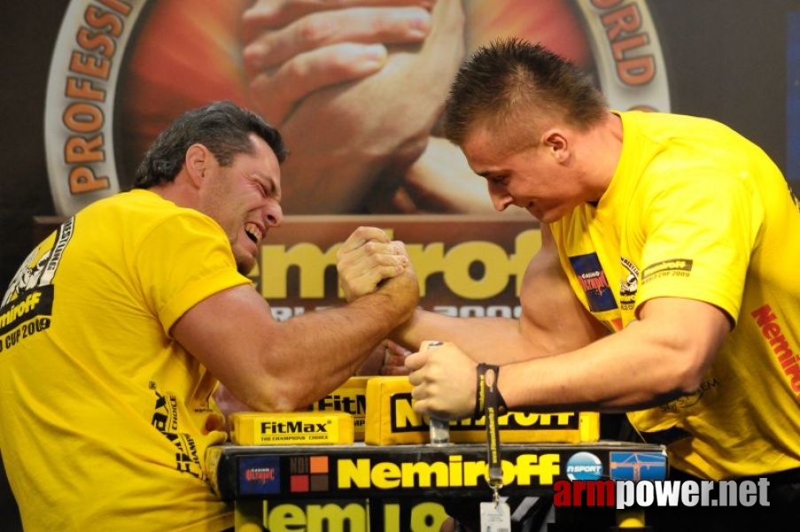 Nemiroff 2009 - Day 2 - Right hand # Siłowanie na ręce # Armwrestling # Armpower.net