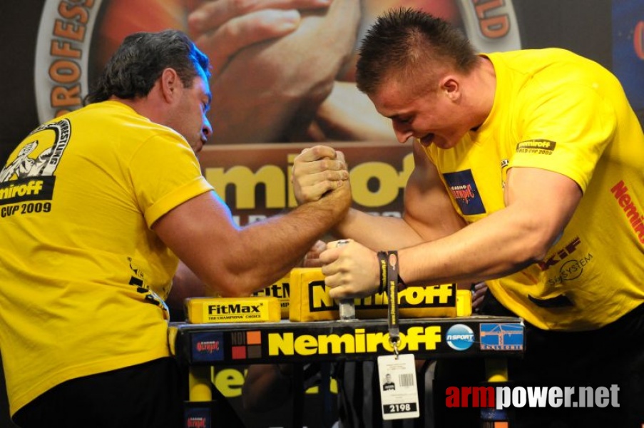 Nemiroff 2009 - Day 2 - Right hand # Siłowanie na ręce # Armwrestling # Armpower.net