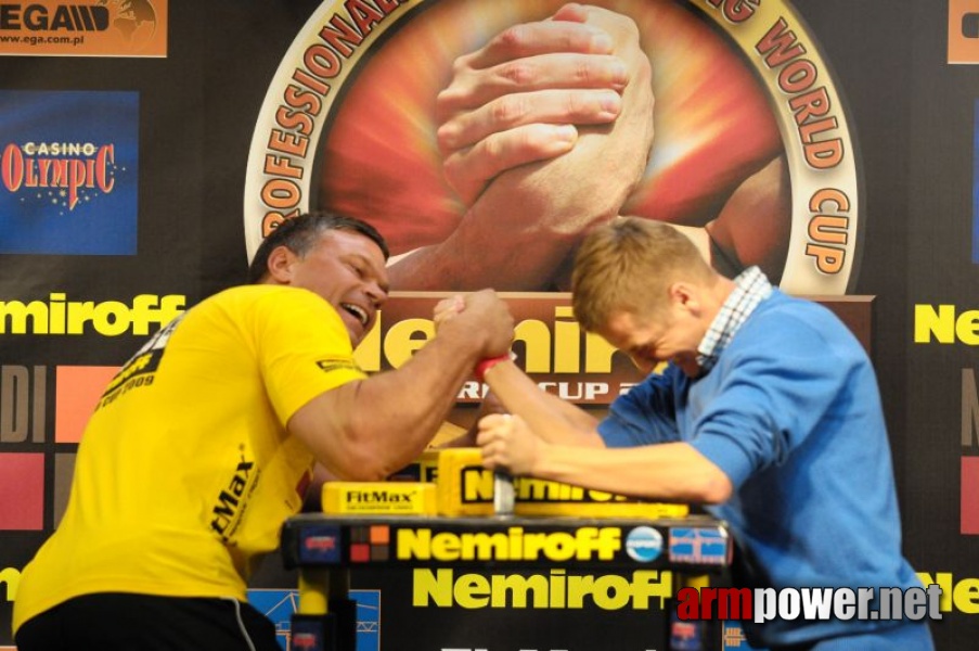 Nemiroff 2009 - Day 2 - Right hand # Siłowanie na ręce # Armwrestling # Armpower.net