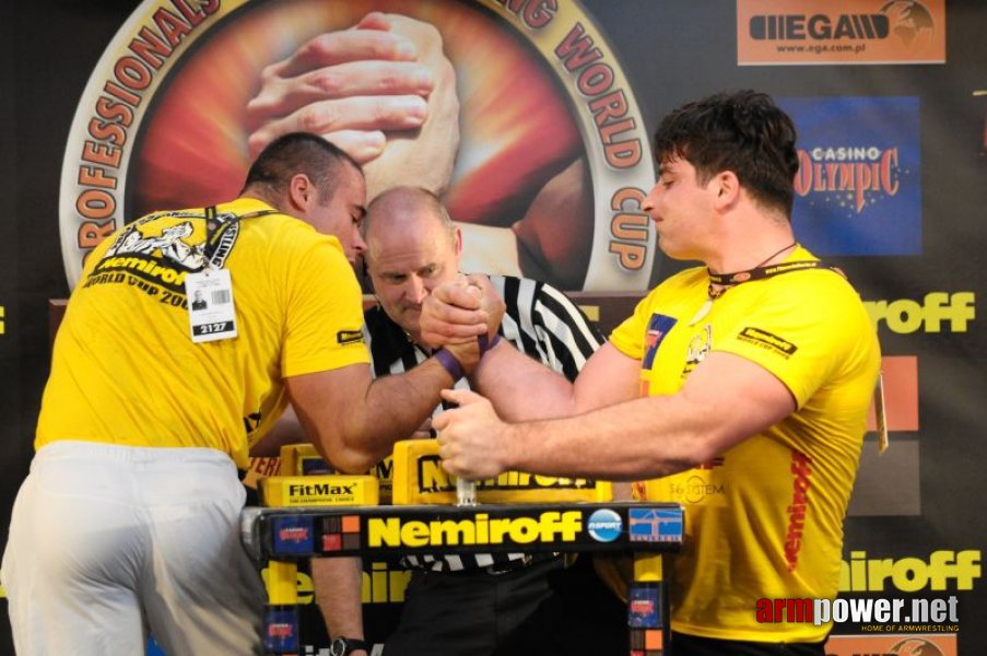 Nemiroff 2009 - Day 2 - Right hand # Siłowanie na ręce # Armwrestling # Armpower.net