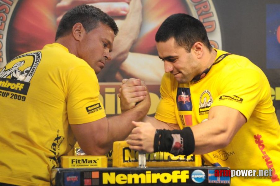 Nemiroff 2009 - Day 2 - Right hand # Siłowanie na ręce # Armwrestling # Armpower.net