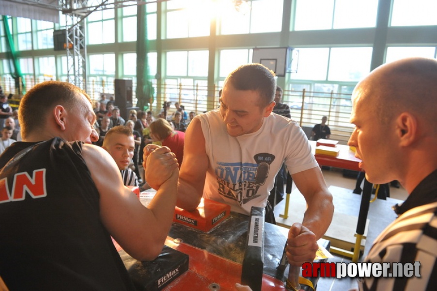 Mistrzostwa Polski 2011 - prawa reka # Siłowanie na ręce # Armwrestling # Armpower.net