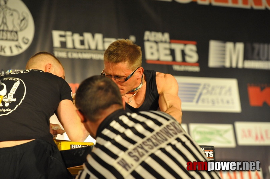 Mistrzostwa Polski 2011 - prawa reka # Siłowanie na ręce # Armwrestling # Armpower.net