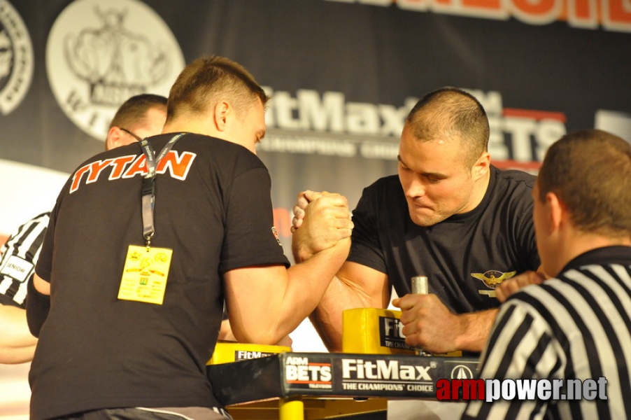 Mistrzostwa Polski 2011 - prawa reka # Siłowanie na ręce # Armwrestling # Armpower.net