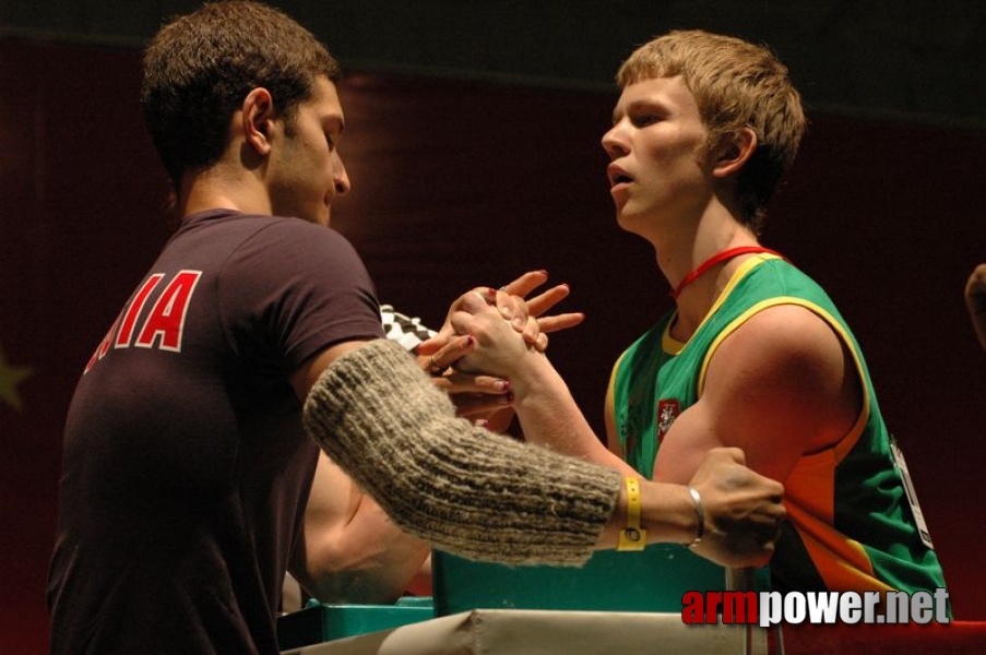 Europeans 2011 - Day 1 # Armwrestling # Armpower.net