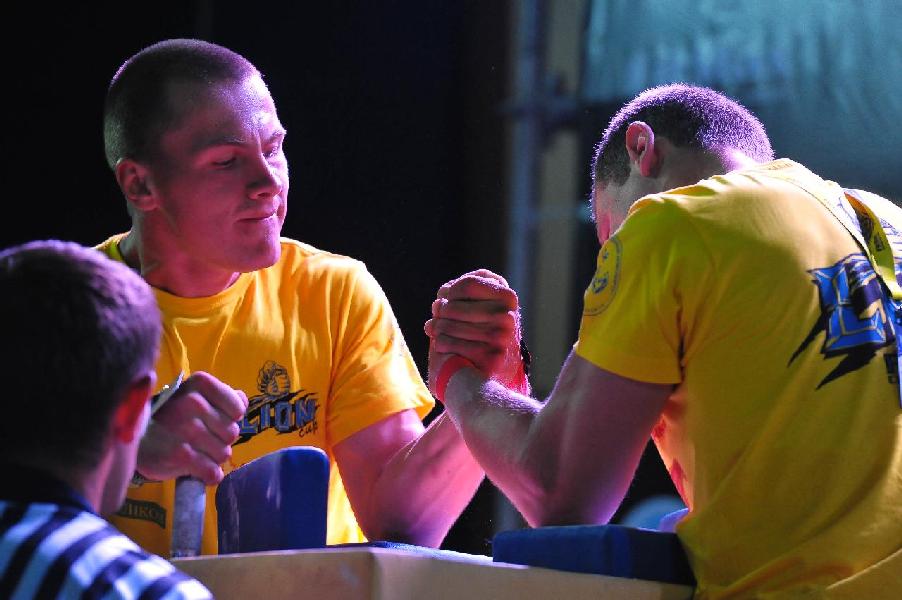 Lion Cup 2013 - Right Hand # Armwrestling # Armpower.net