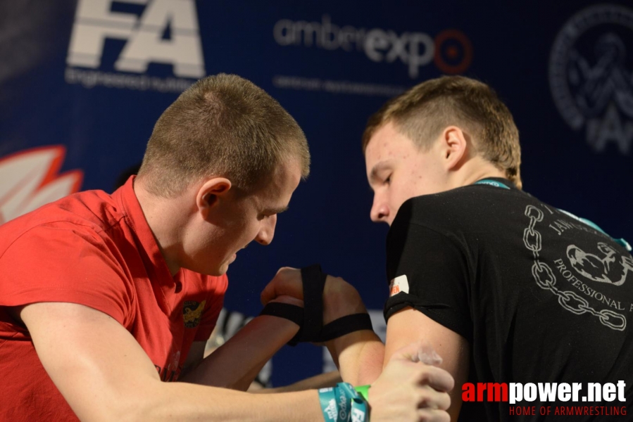 XV MISTRZOSTWA POLSKI - LEWA RĘKA # Siłowanie na ręce # Armwrestling # Armpower.net