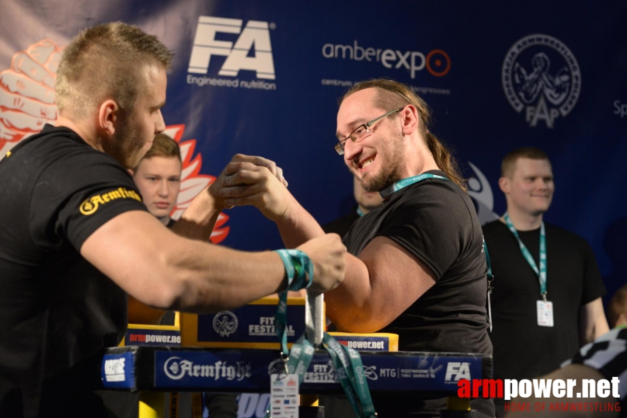 XV MISTRZOSTWA POLSKI - LEWA RĘKA # Siłowanie na ręce # Armwrestling # Armpower.net